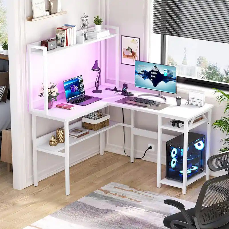 Scrivania angolare a L per computer con alzata e ripiani contenitori, tavolo da gaming ad angolo con luci LED