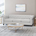 Szara sofa Chesterfield z pikowaniem w guziki