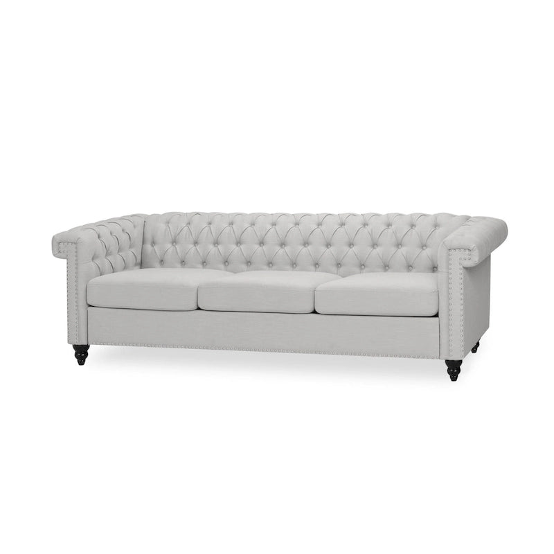 Szara sofa Chesterfield z pikowaniem w guziki