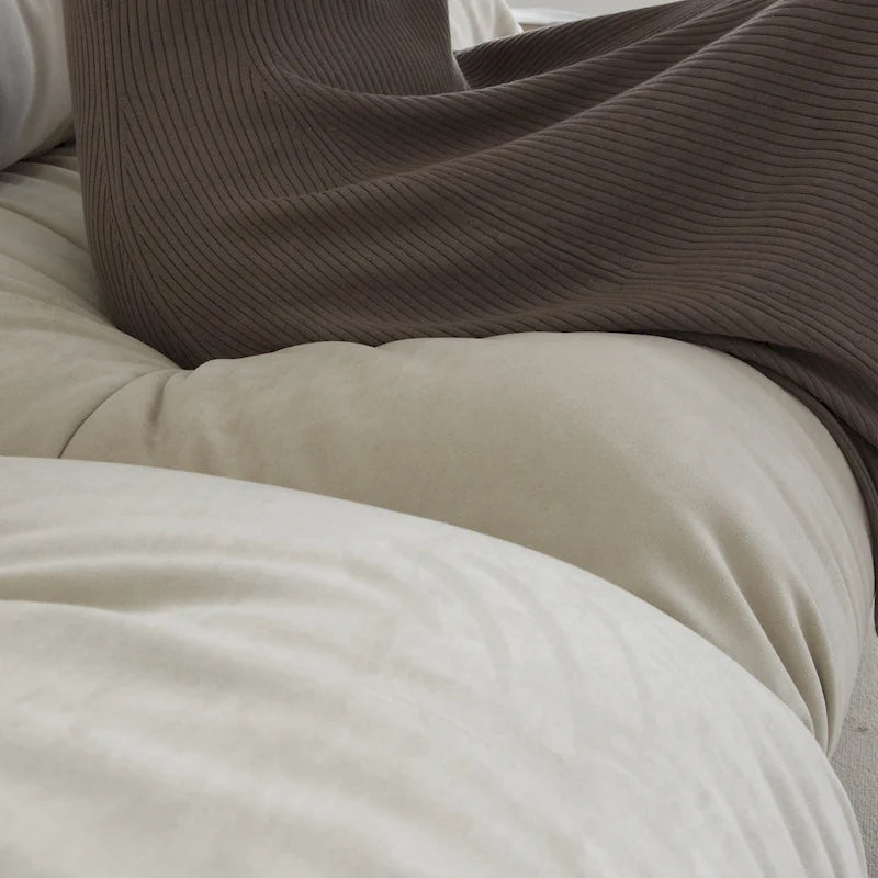 Minimalistyczna dwuosobowa sofa Cloud
