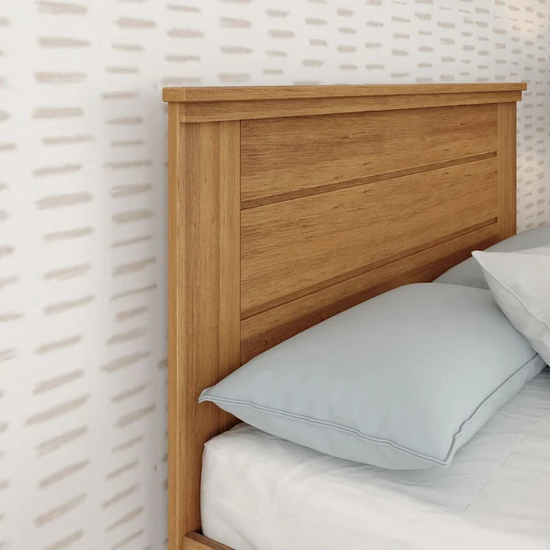 Letto matrimoniale stile rustico con testiera a pannelli e letto estraibile
