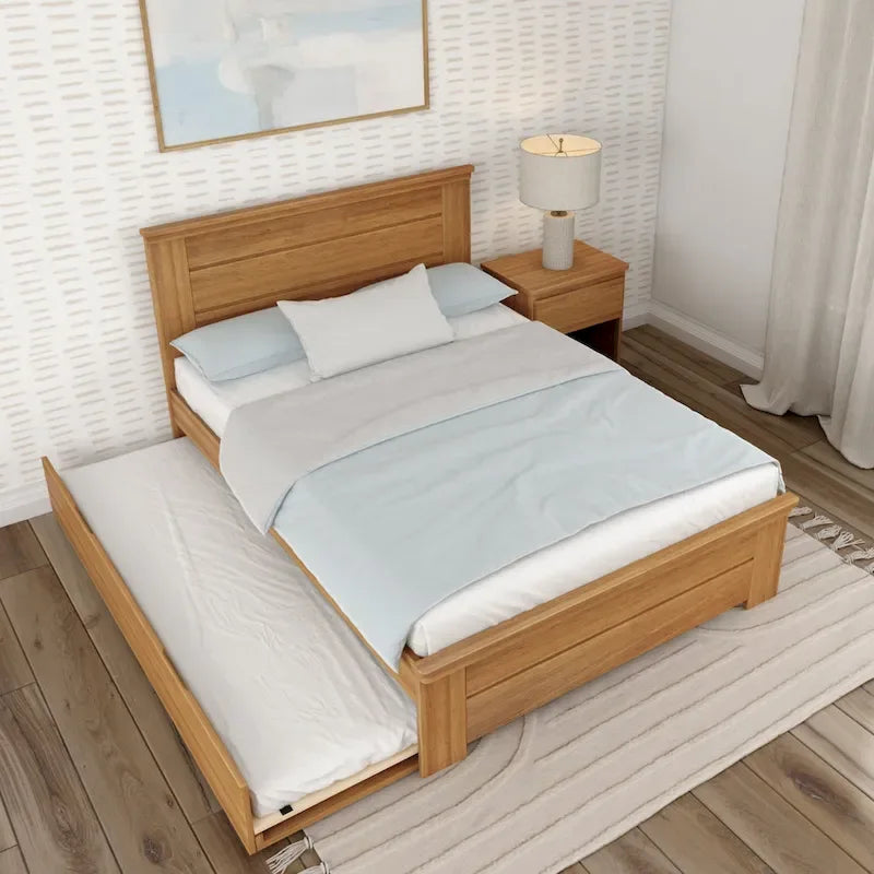 Letto matrimoniale stile rustico con testiera a pannelli e letto estraibile