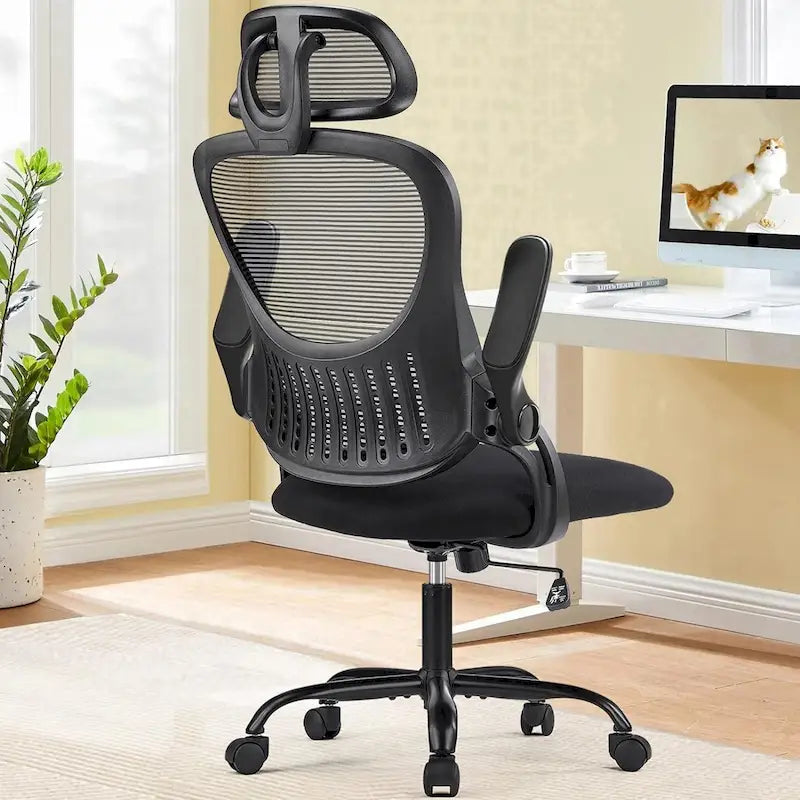 Sedia da ufficio per scrivania e computer, ergonomica, con schienale alto in rete e ruote, poggiatesta regolabile e comodi braccioli ribaltabili