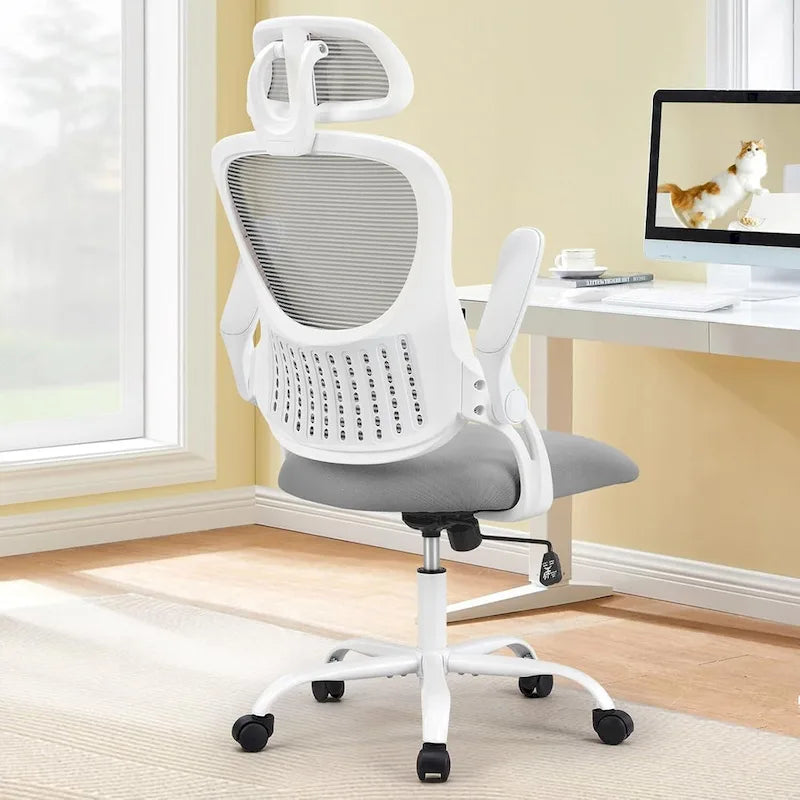 Sedia da ufficio per scrivania e computer, ergonomica, con schienale alto in rete e ruote, poggiatesta regolabile e comodi braccioli ribaltabili